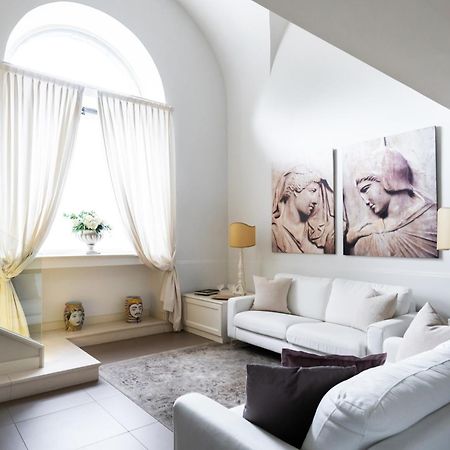 B Sicilian Charming Stay - Luxury Loft คาตาเนีย ภายนอก รูปภาพ